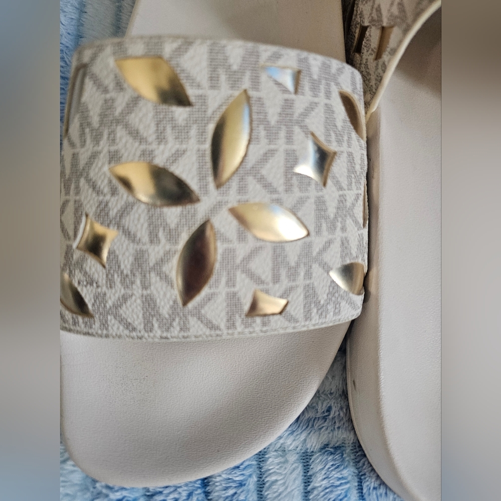 Michael Kors Cream Sandals with Intricate Design - Picture 2 of 3